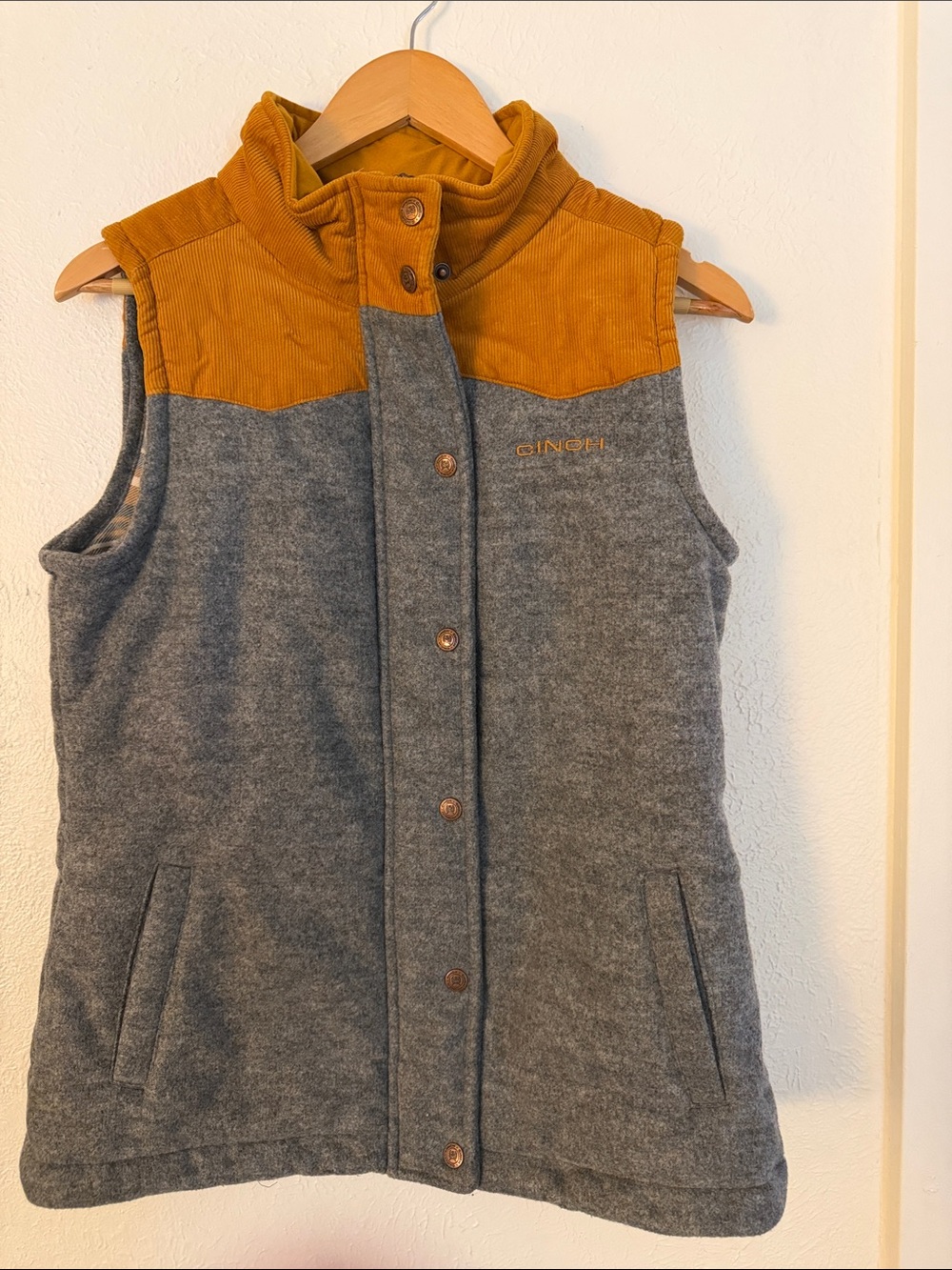 Cinch Women's Gray & Mustard Quilted Fleece Vest